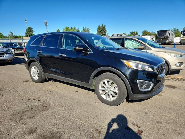 2016 KIA SORENTO L / LX