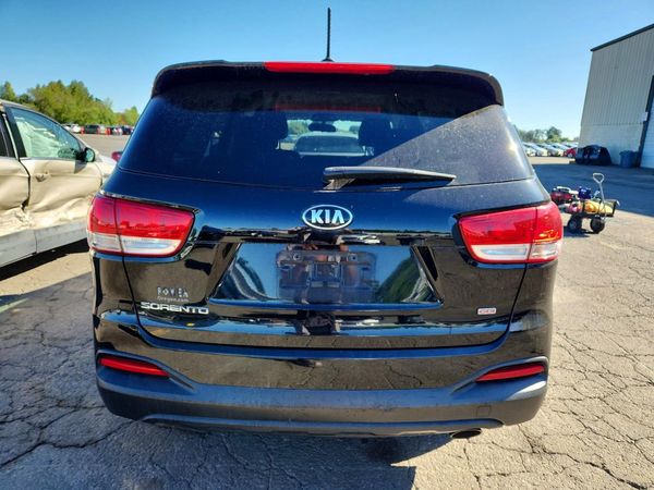 2016 KIA SORENTO L / LX