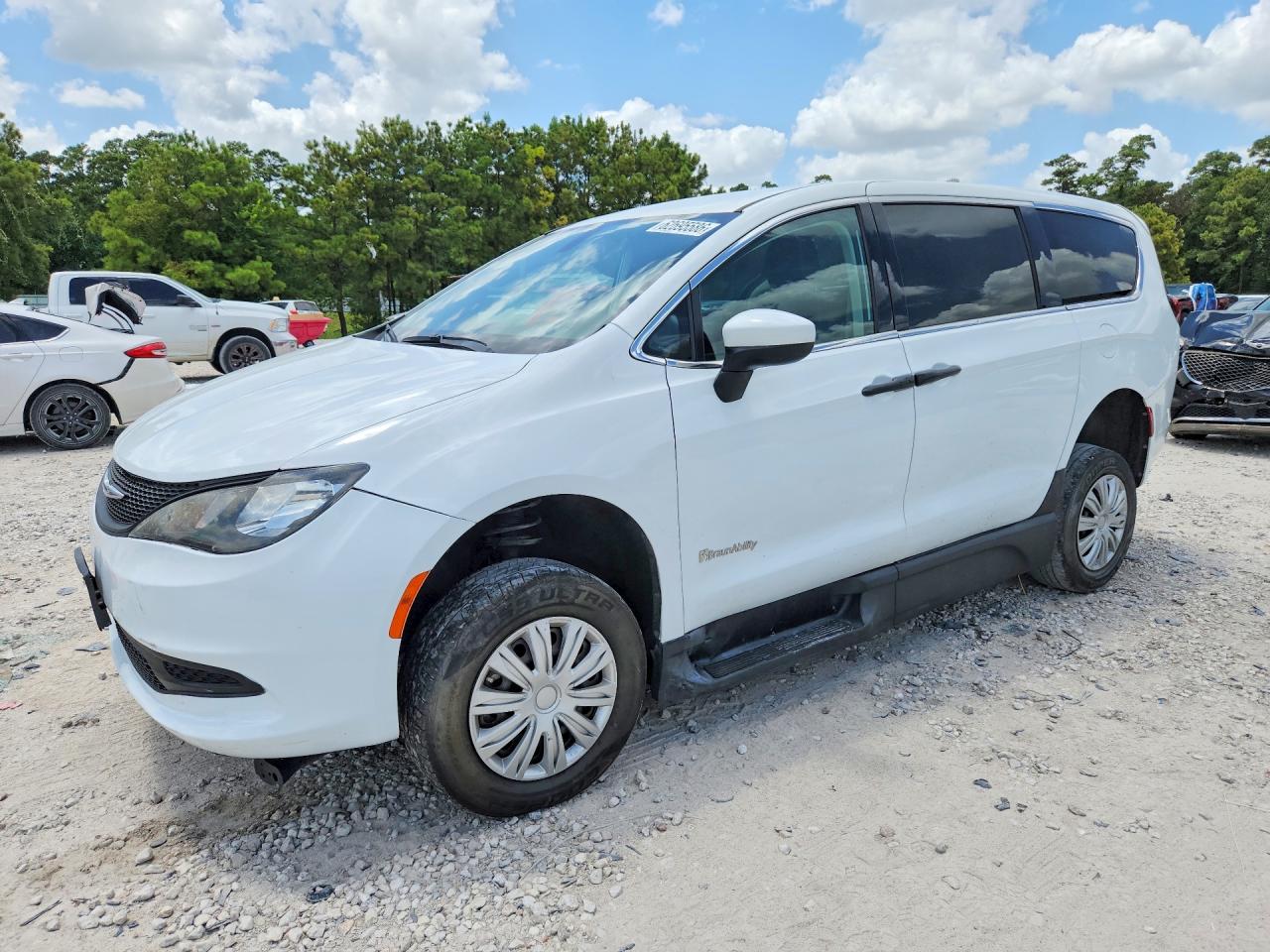 2021 CHRYSLER VOYAGER L
