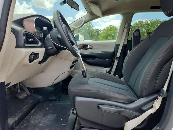 2021 CHRYSLER VOYAGER L