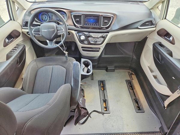 2021 CHRYSLER VOYAGER L