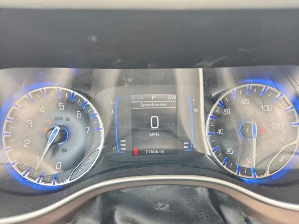 2021 CHRYSLER VOYAGER L