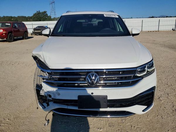 2024 VOLKSWAGEN TIGUAN 4Motion SEL R-Line Black