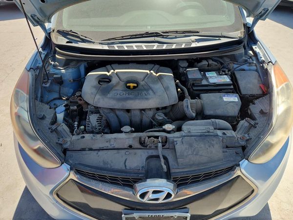 2013 HYUNDAI ELANTRA — Engine bay