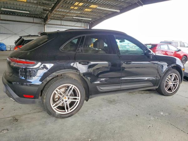2022 PORSCHE MACAN