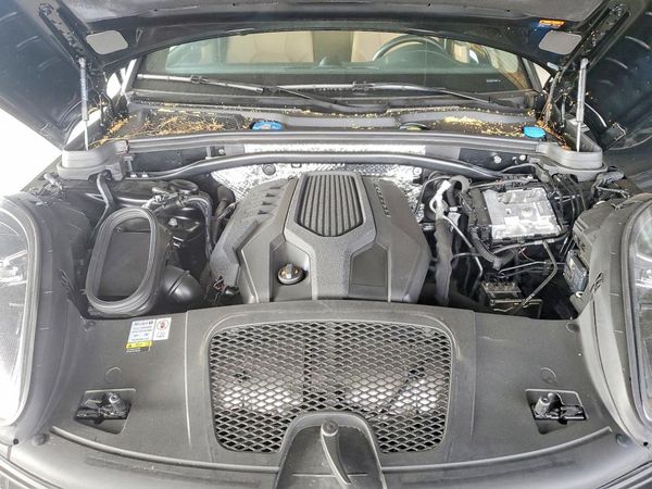 2022 PORSCHE MACAN