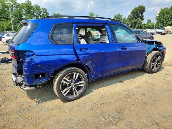 2025 BMW X7 M60i