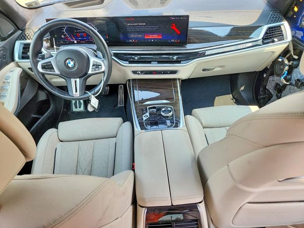 2025 BMW X7 M60i