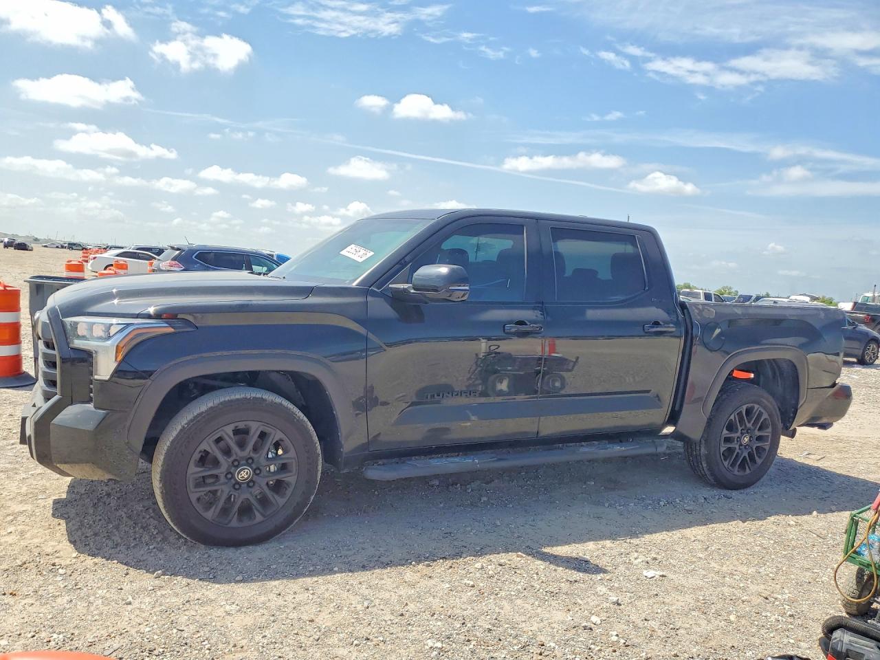 2025 TOYOTA TUNDRA