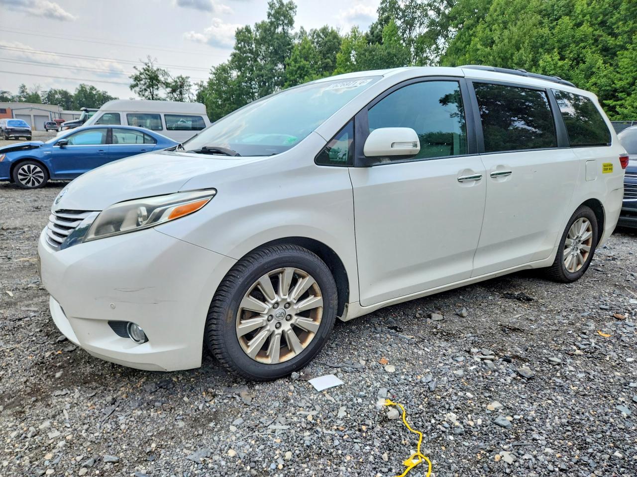 2015 TOYOTA SIENNA