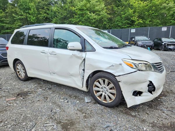 2015 TOYOTA SIENNA