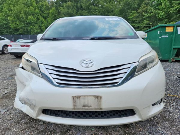 2015 TOYOTA SIENNA