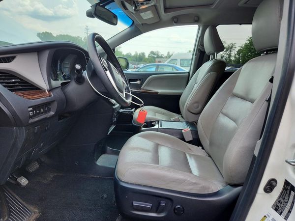 2015 TOYOTA SIENNA
