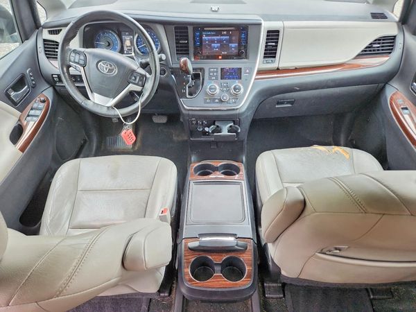 2015 TOYOTA SIENNA