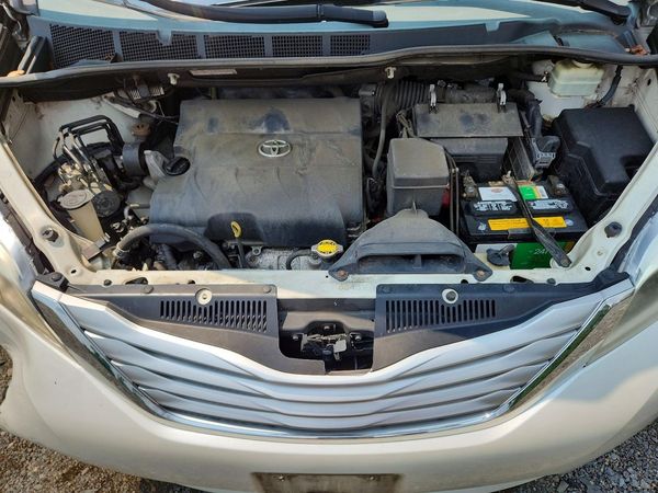 2015 TOYOTA SIENNA