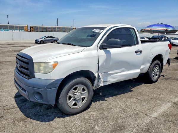 2013 TOYOTA TUNDRA Delux — Front 3/4