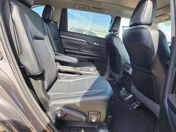 2018 TOYOTA HIGHLANDER