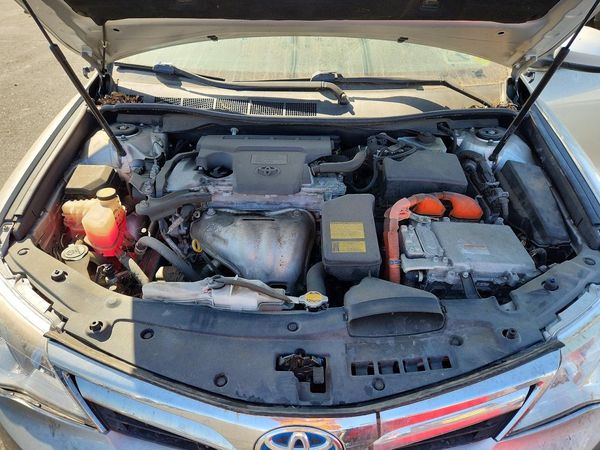 2012 TOYOTA CAMRY SOLA Hybrid — Engine bay