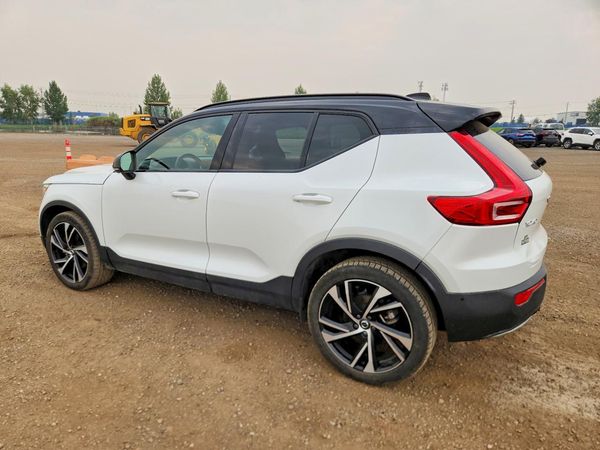 2020 VOLVO XC40