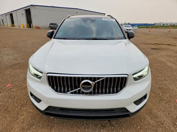 2020 VOLVO XC40