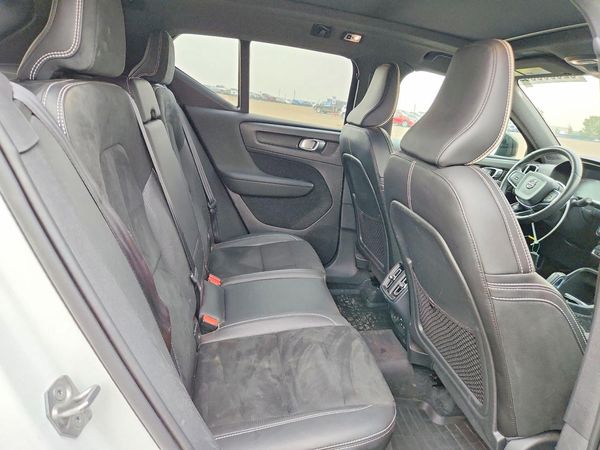 2020 VOLVO XC40