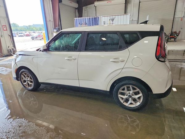 2023 KIA SOUL LX, S