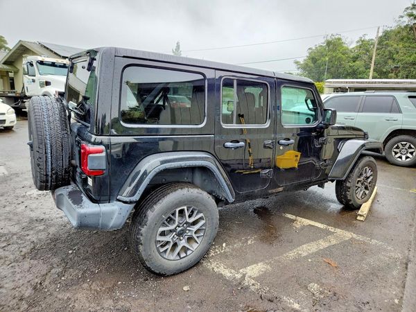 2025 JEEP WRANGLER Sahara