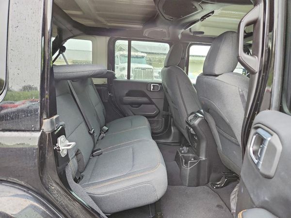 2025 JEEP WRANGLER Sahara