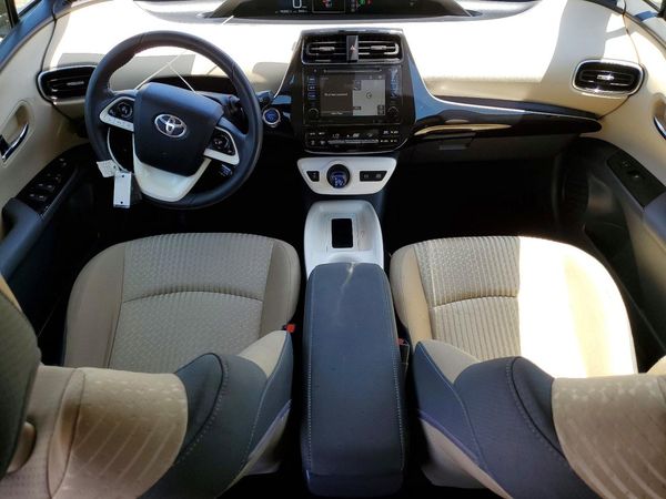 2016 TOYOTA PRIUS