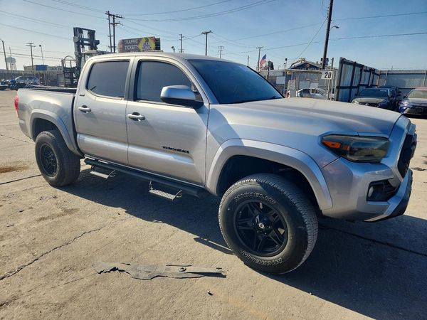 2017 TOYOTA TACOMA