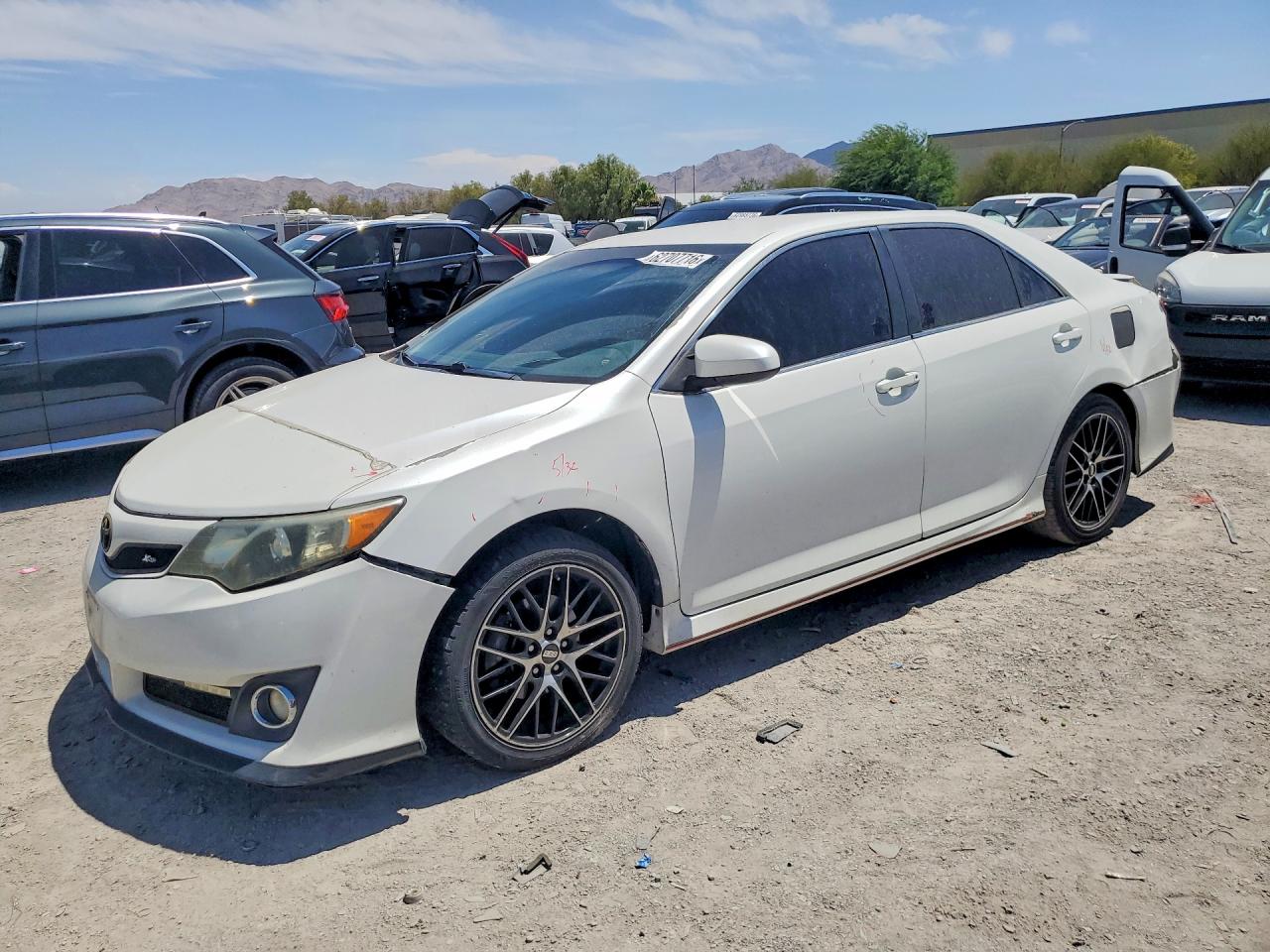 2014 TOYOTA CAMRY