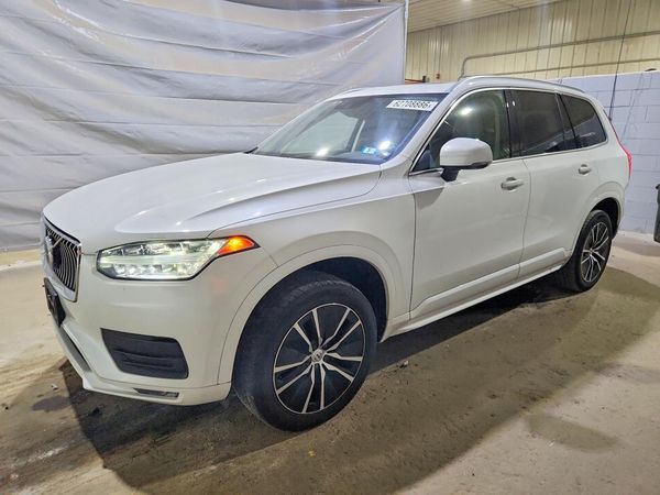 2020 VOLVO XC90 Momentum — Front 3/4