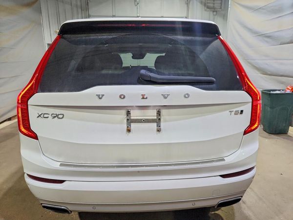 2020 VOLVO XC90 Momentum — DIRR
