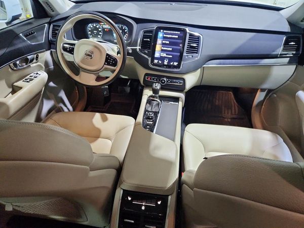 2020 VOLVO XC90 Momentum — CKPT