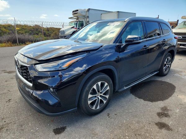2022 TOYOTA HIGHLANDER XLE