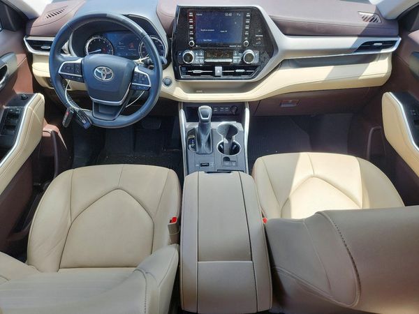 2022 TOYOTA HIGHLANDER XLE