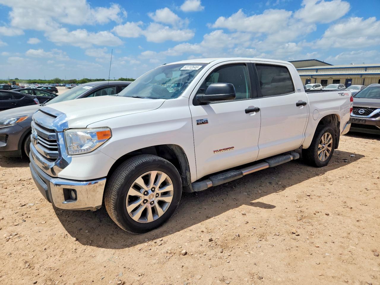 2016 TOYOTA TUNDRA SR5 — Front 3/4