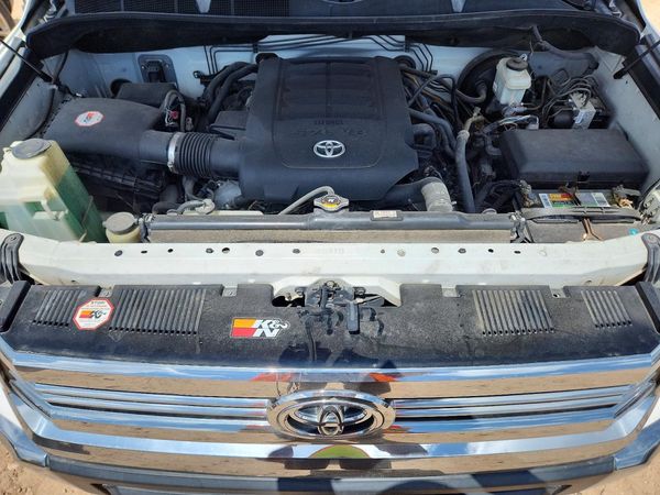 2016 TOYOTA TUNDRA SR5 — Engine bay