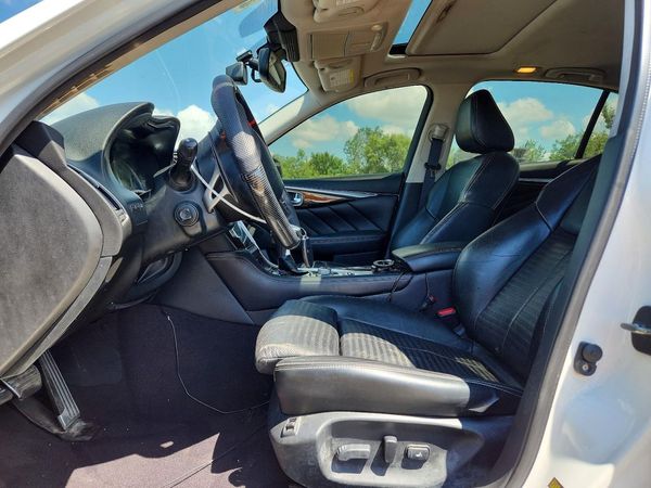 2015 INFINITI Q50