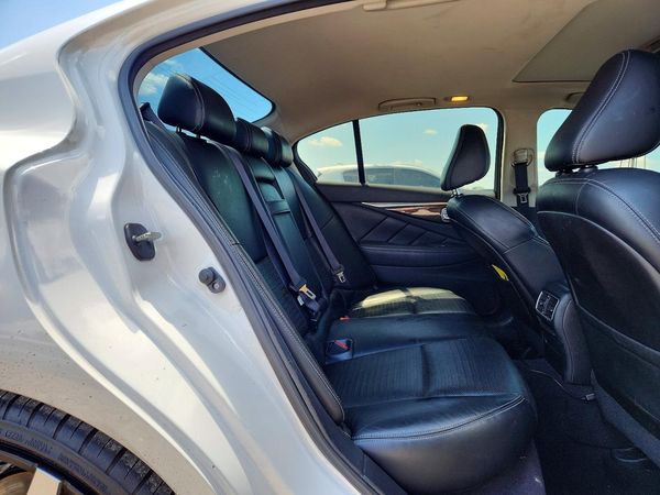 2015 INFINITI Q50