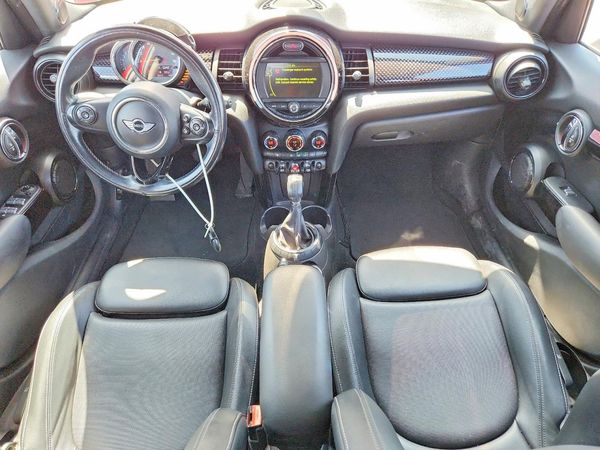 2017 MINI COOPER