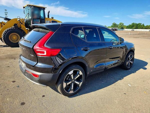 2022 VOLVO XC40 Momentum (excl S60)
