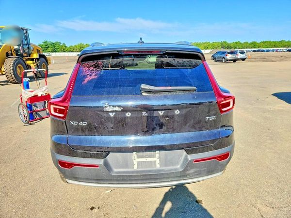 2022 VOLVO XC40 Momentum (excl S60)