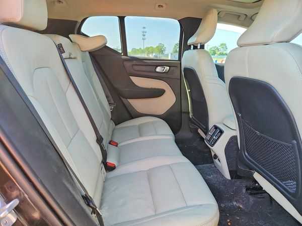 2022 VOLVO XC40 Momentum (excl S60)