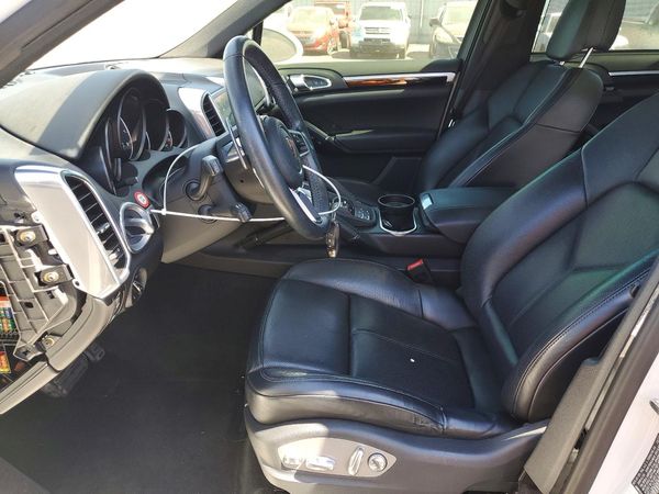 2018 PORSCHE CAYENNE Base / Platinum Edition