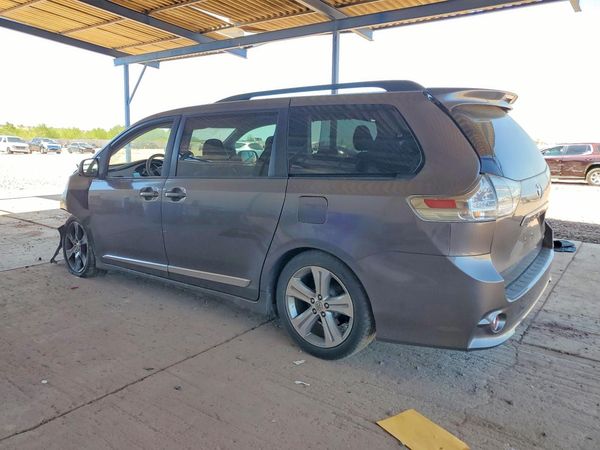 2012 TOYOTA SIENNA