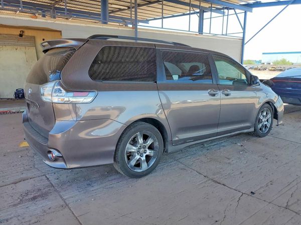 2012 TOYOTA SIENNA