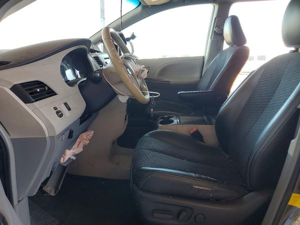 2012 TOYOTA SIENNA