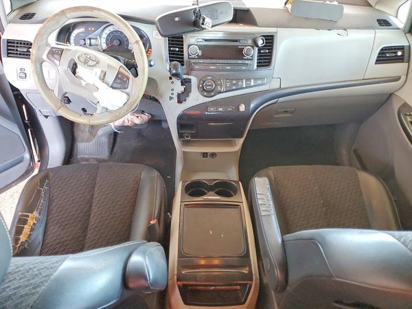 2012 TOYOTA SIENNA
