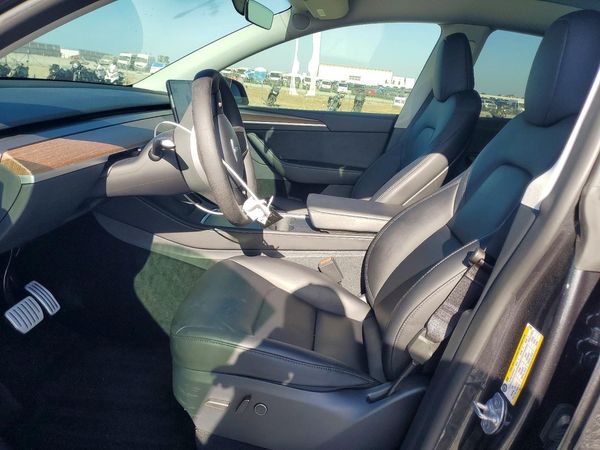 2025 TESLA MODEL Y